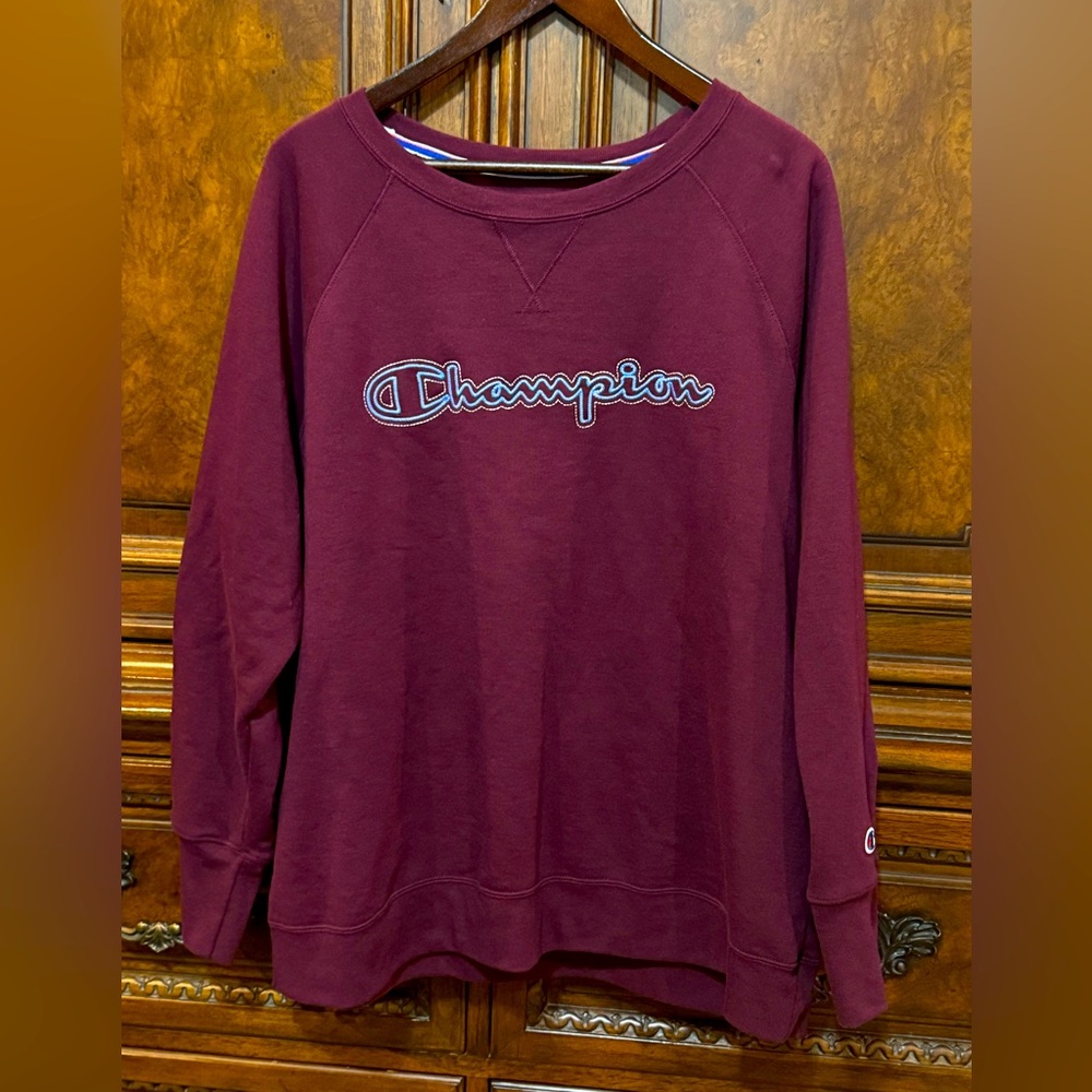 Champion brand women’s sweatshirt size 2X Burgundy.  Excellent condition